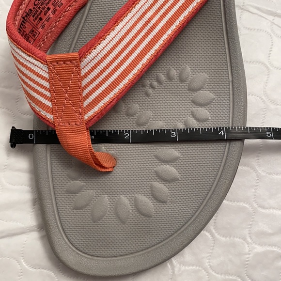 Columbia Y2K Siesta Stripe Techlite gray flip flops with coral and white strap - Picture 8 of 8